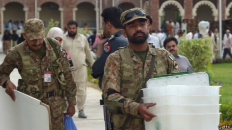  Parlamentswahlen in Pakistan beginnen