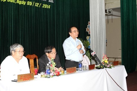 Vizepremierminister Nguyen Xuan Phuc trifft Wähler der Provinz Quang Nam