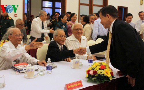 Treffen mit Aktivisten der Pariser Konferenz über Vietnam