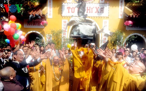 Buddhisten engagieren sich für den Aufbau und die Verteidigung des Landes 