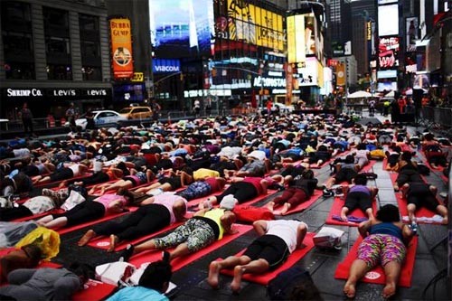 UNO feiert den 1. Welt-Yoga-Tag  