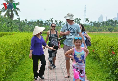 Auf dem Land in Quang Ninh: Bauern arbeiten als Reiseführer