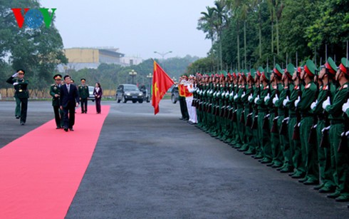 Staatspräsident Truong Tan Sang besucht das Korps Nr. 1 und den Kommandostab der Provinz Ninh Binh