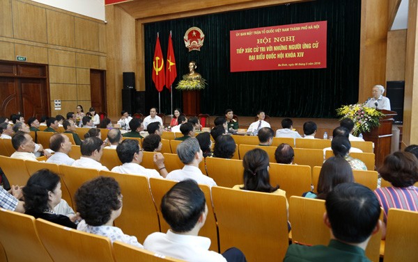 KPV-Generalsekretär Nguyen Phu Trong trifft Wähler in Hanoi