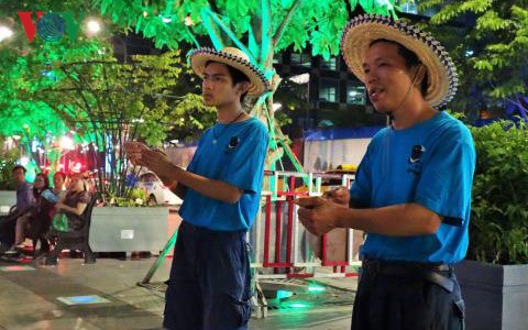 Die singenden Finger in Nguyen Hue Straße