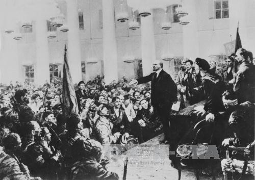 Kunstprogramm zum 100. Jahrestag der Russischen Oktoberrevolution