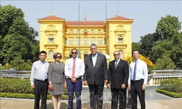 KPV-Generalsekretär Nguyen Phu Trong empfängt hochrangige Delegation der dominikanischen Republik