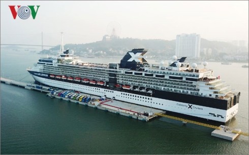 Internationaler Hafen Ha Long empfängt das erste Fünfsternschiff