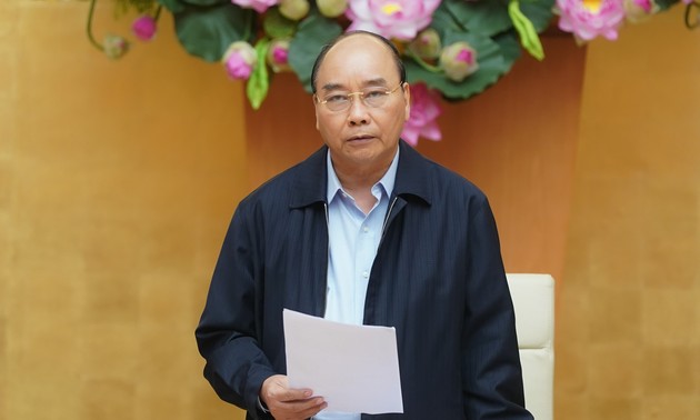 Premierminister Nguyen Xuan Phuc stimmt der Ankündigung der landesweiten Covid-19-Epidemie zu