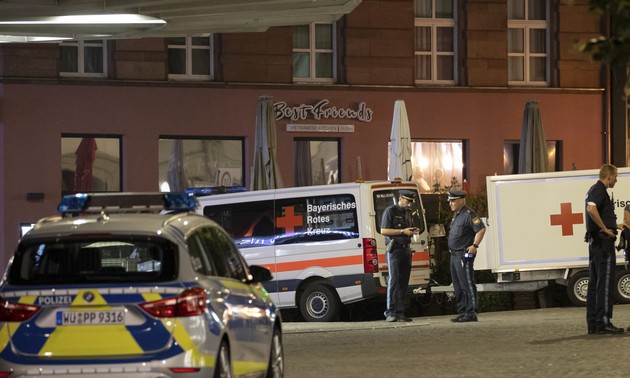 Deutschland verurteilt Messerattacke in Würzburg