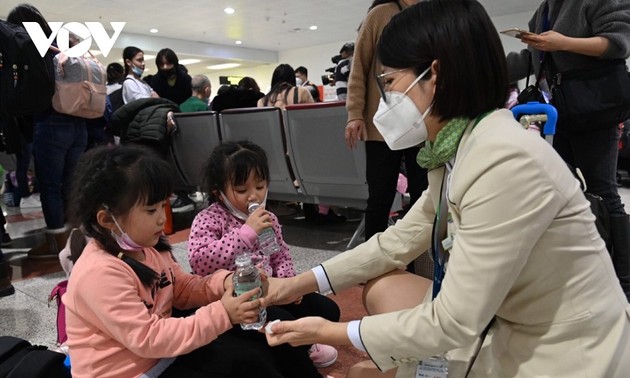 Zweiter Rückholflug für Vietnamese aus der Ukraine in Hanoi eingetroffen