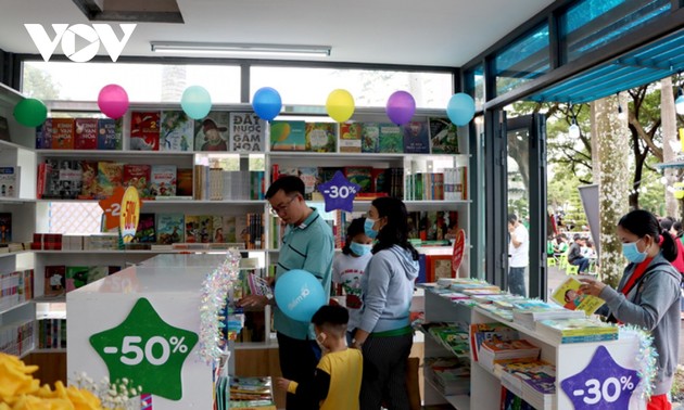 Dong Thap weiht die erste Buchstraße im Mekong-Delta ein