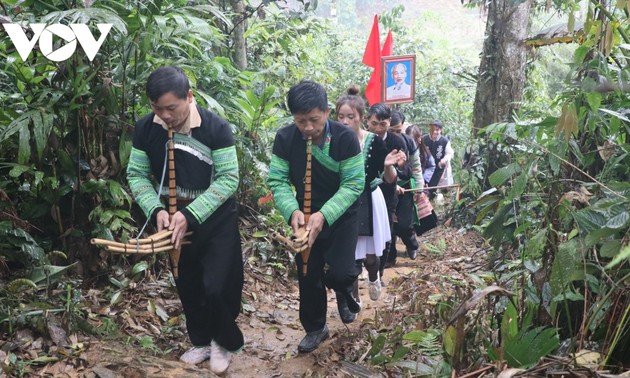 Die Mong in Yen Bai schützen die Wälder