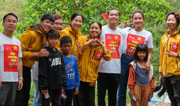 60 Künstler von Ho Chi Minh Stadt bringen Kindern in Dak Nong ein Lächeln