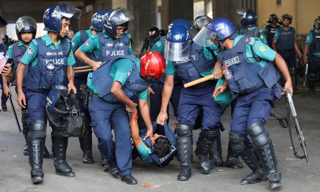 Bangladesch verhängt wegen der Protestwelle Ausnahmezustand