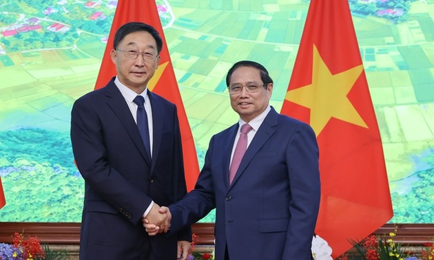 Premierminister Pham Minh Chinh empfängt den Sekretär des Parteikomitees der Autonomen Region Guangxi 