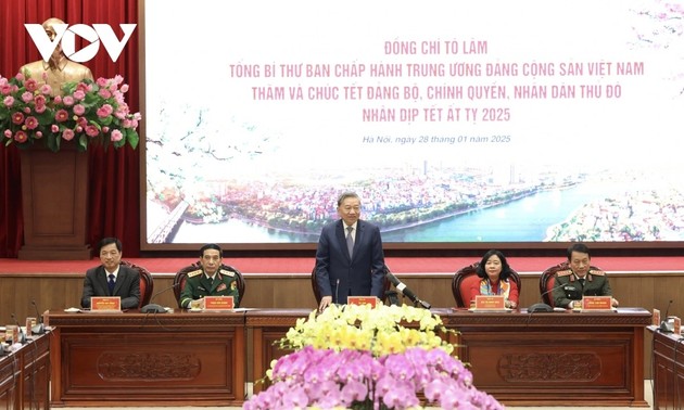 KPV-Generalsekretär To Lam beglückwünscht Bewohner der Stadt Hanoi zum Neujahrsfest