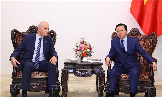 Vizepremierminister Tran Hong Ha empfängt den Vizevorsitzenden des türkischen Konzerns IC ICTAS