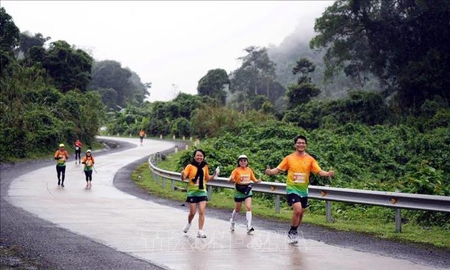 Fast 1.300 Sportler nehmen am Quang Binh Discovery Marathon teil
