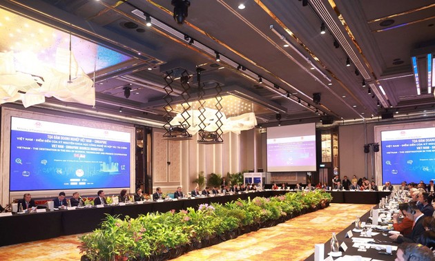 KPV-Generalsekretär To Lam nimmt am Vietnam-Singapur-Unternehmensforum teil