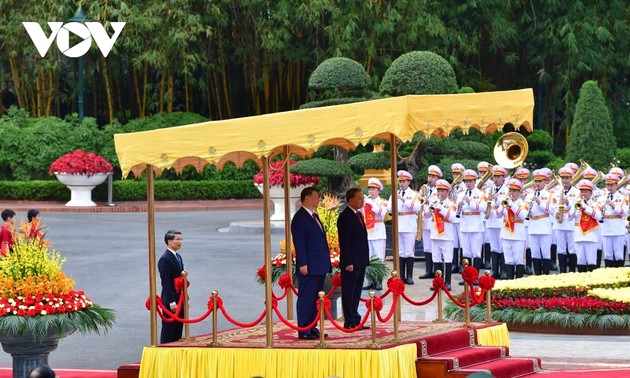 Generalsekretär der KP-Chinas und Staatspräsident Chinas Xi Jinping sendet Botschaft bei Ankunft in Vietnam