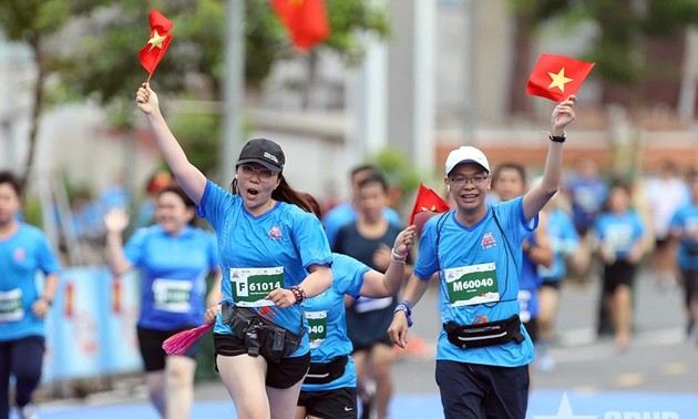 Mehr als 2.300 Sportler nehmen am Halbmarathon „Stolz auf mein Vaterland” teil