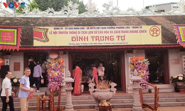 Traditionelles Trung-Tu-Tempelfest in Hanoi