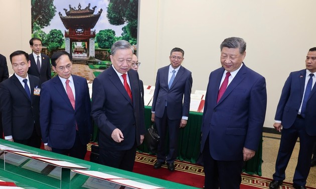 Vietnam und China unterzeichnen sieben Vereinbarungen in Eisenbahn und Straßenbau