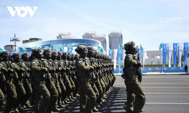 KPV-Generalsekretär bei Militärparade zum 80. Jahrestag der Befreiung vom Nationalsozialismus in Kasachstan