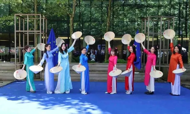 Bunte Farben der vietnamesischen Kultur beim „Open Day” in Europa