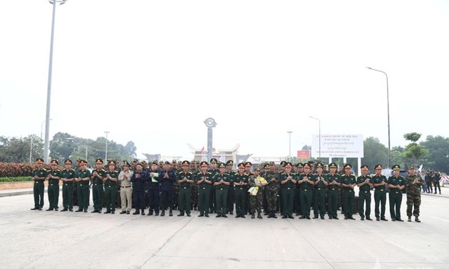 Empfang der Delegation kambodschanischer Armee zur Teilnahme an Militärparade zum Nationalfeiertag