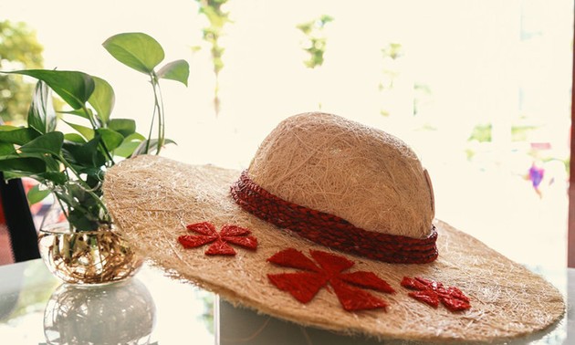 Ben Tre-born student turns coir into hats