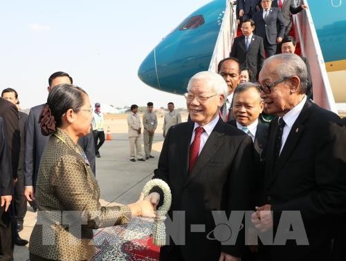 Party, State leader begins state visit to Cambodia