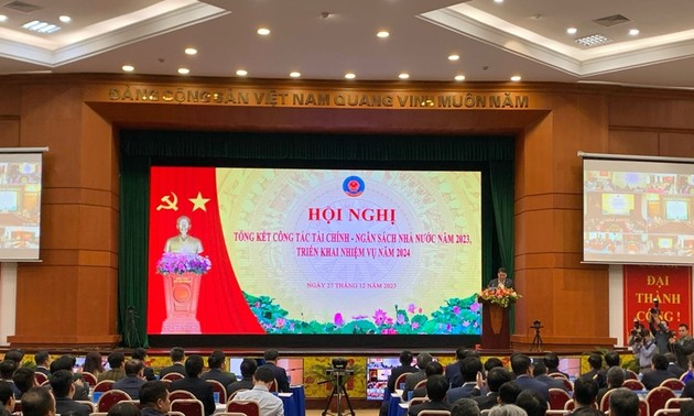 Vietnam’s public, government debts in 2023 expected to be lower than set ceiling