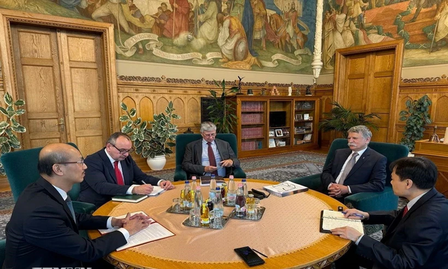 Hungary wishes to strengthen parliamentary cooperation with Vietnam