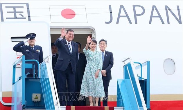 Japanese PM arrives in Vietnam for official visit 