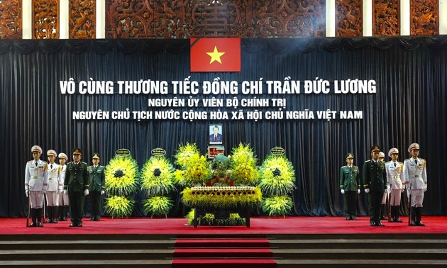 Nation bids farewell to former President Tran Duc Luong