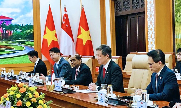 Singapore ready to train Vietnamese military officers as defense ties deepen