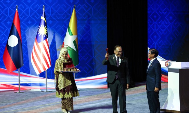 Vietnam plays active role as ASEAN Summit wraps up in Malaysia