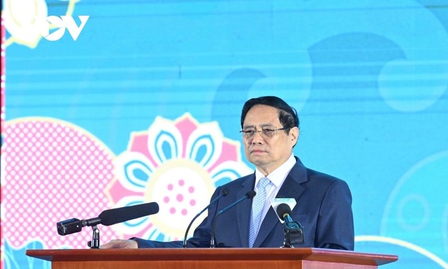 PM urges innovation, digital transformation as new growth drivers in Vietnam-Japan local cooperation
