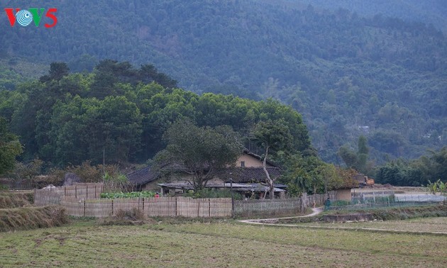 เตาไฟในวัฒนธรรมของชนเผ่าไตที่บิ่งเลียวจ.กว๋างนิงห์