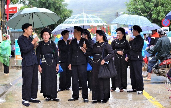 วัฒนธรรมผ้าครามและความงามสง่าของเครื่องแต่งกายผู้หญิงชนเผ่าไต