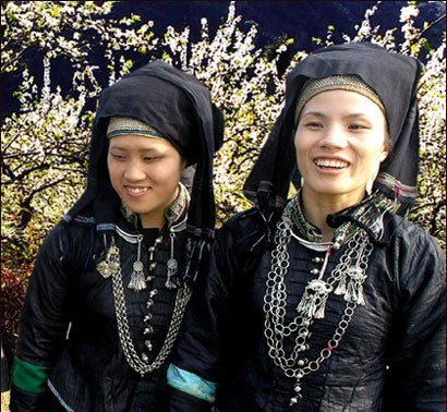 ชุดแต่งกายของชนกลุ่มน้อยเผ่าหนุ่งที่เมืองกาวบั่ง