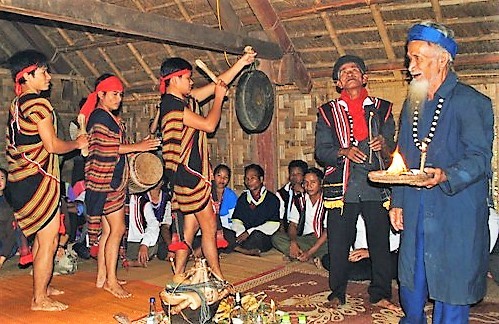 พี่น้องชนกลุ่มน้อย กอร์ ฉลองเต๊ต งะหระ