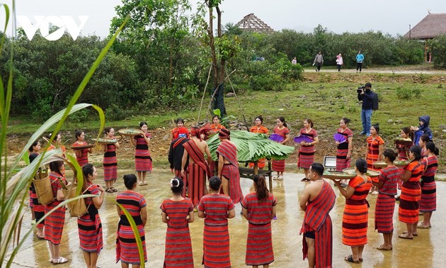 เทศกาล Aza ของชุมชนเผ่า Pa Cô