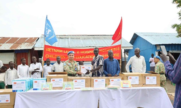 ทหารเวียดนามนำตรุษเต๊ตแห่งวันเด็กมาสู่เด็กๆในแอฟริกา
