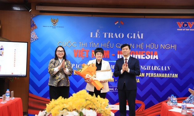 มอบรางวัลการประกวดงานเขียนเกี่ยวกับความสัมพันธ์มิตรภาพเวียดนาม-อินโดนีเซีย