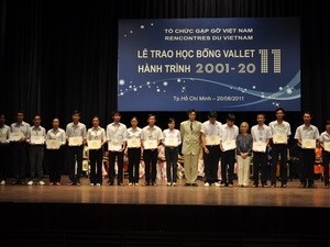 Vietnamese students win Odon Vallet scholarships