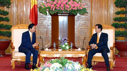 Former Japanese PM welcomed in Hanoi