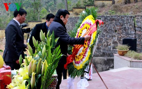 President visits Cao Bang 